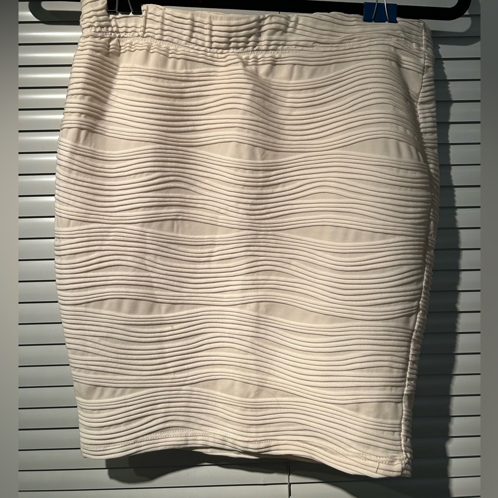 Lily white textured pencil skirt